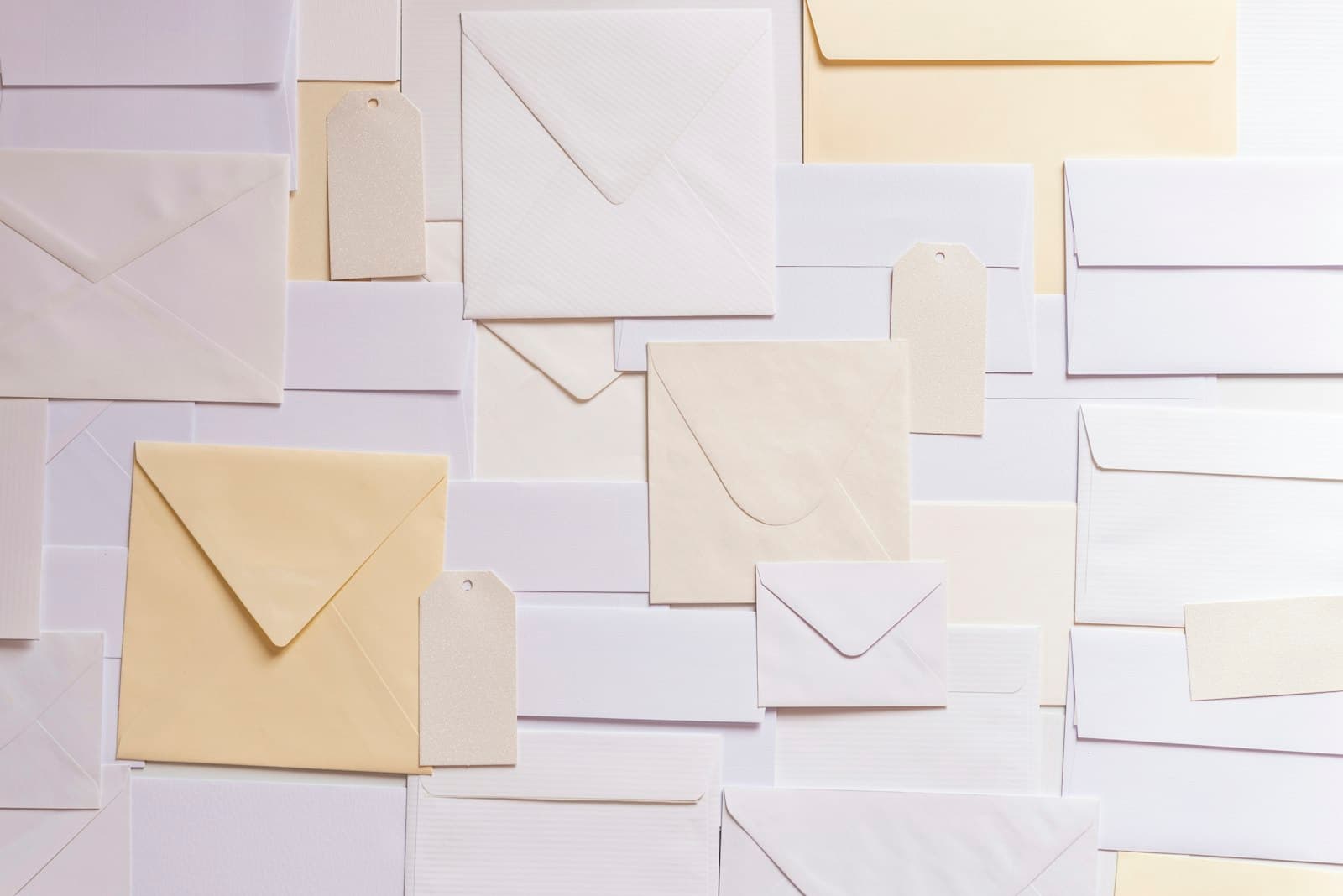Eingeschriebener Brief mit Zustellnachweis und Stempel